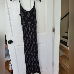 Pretty maxi dress juniors size small.